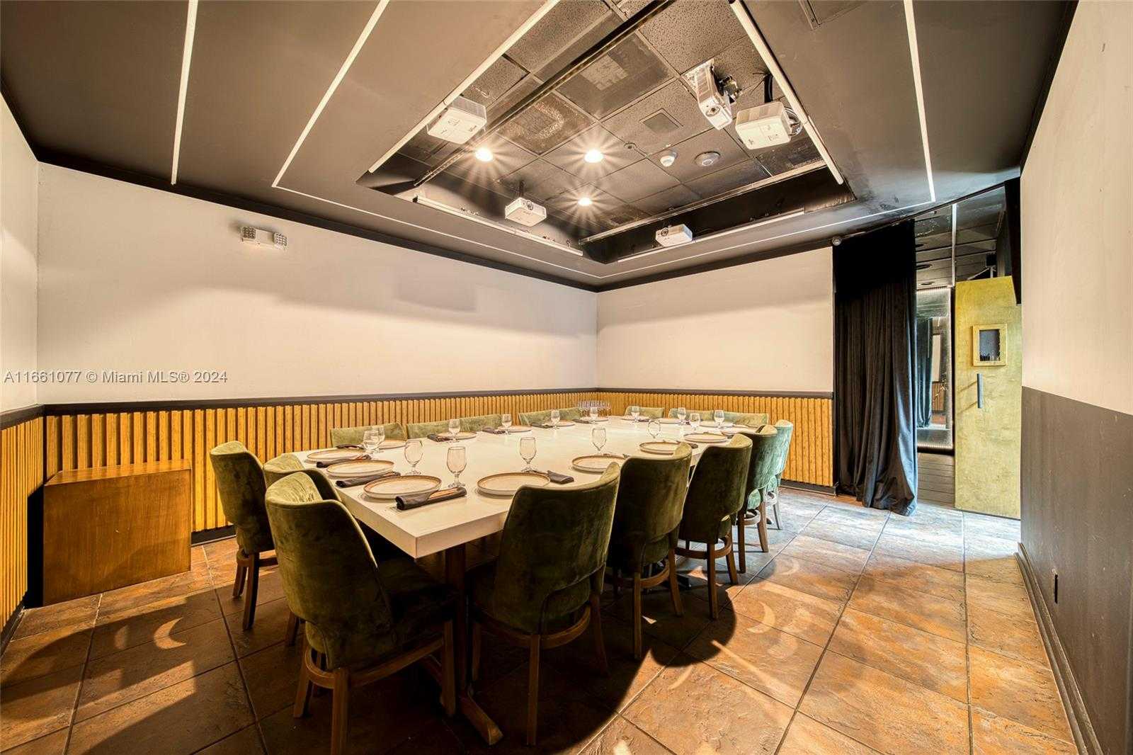 Small Image of 3, 300 SQFT RESTAURANT VENUE FOR SALE IN DORAL, Doral Number 6
