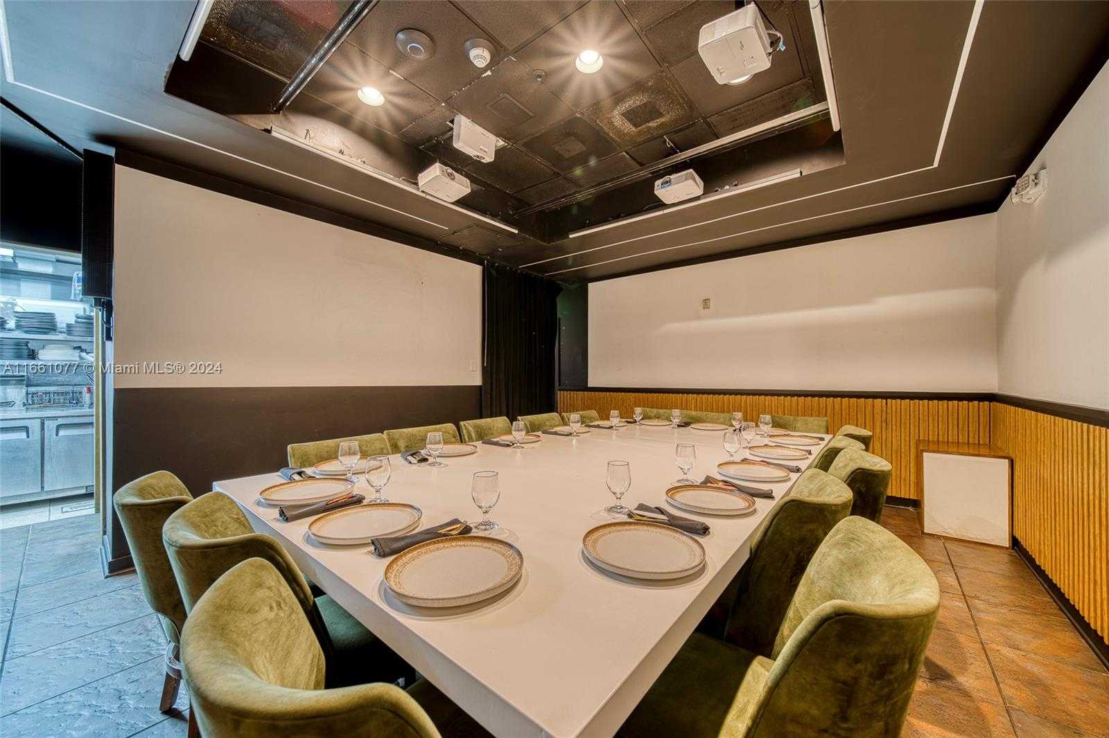 Small Image of 3, 300 SQFT RESTAURANT VENUE FOR SALE IN DORAL, Doral Number 7