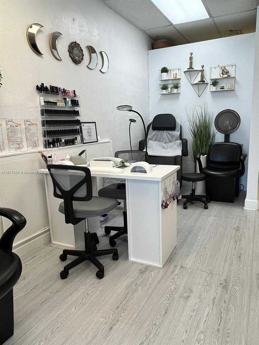 Small Image of 2761 E Atlantic Blvd, Pompano Beach, FL 33062, USA Number 12