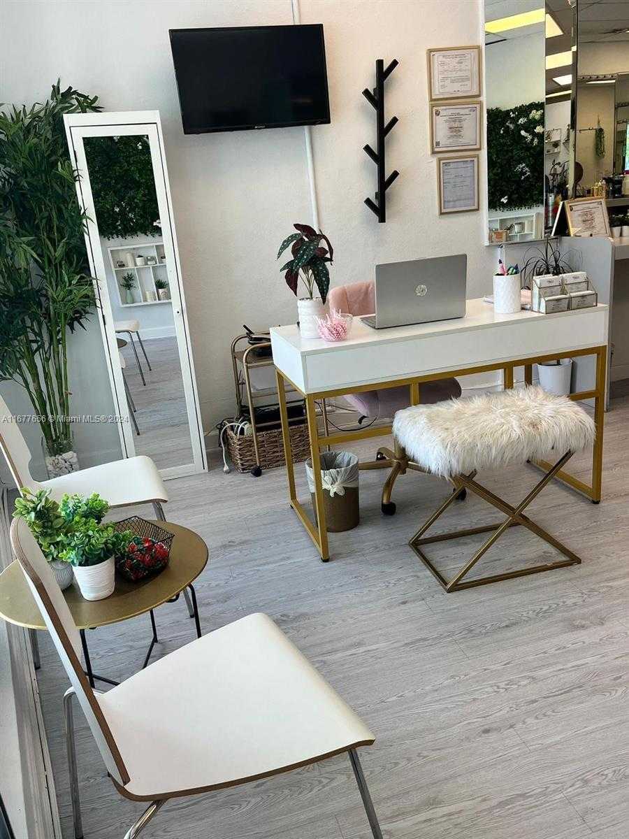 Small Image of 2761 E Atlantic Blvd, Pompano Beach, FL 33062, USA Number 4