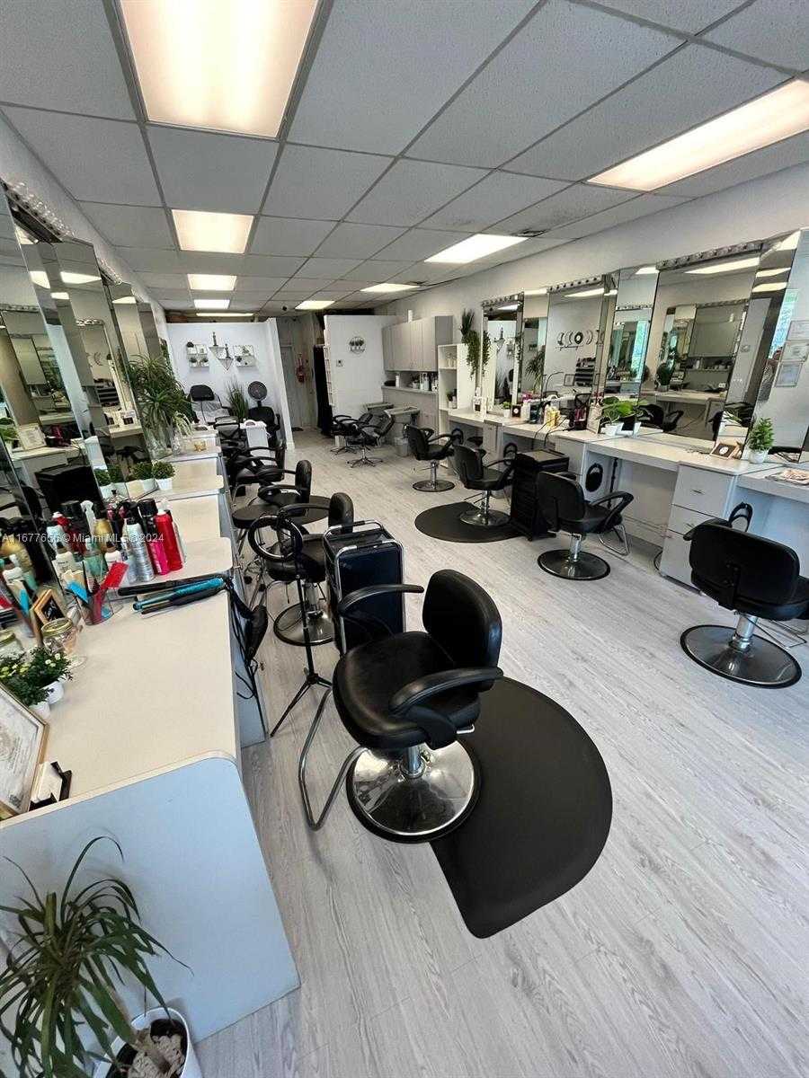 Small Image of 2761 E Atlantic Blvd, Pompano Beach, FL 33062, USA Number 6