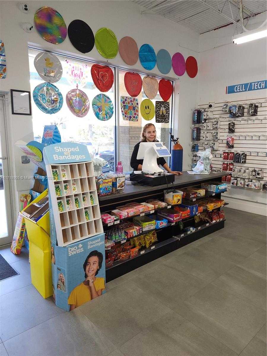 Small Image of 6920 CYPRESS RD, Plantation Number 2