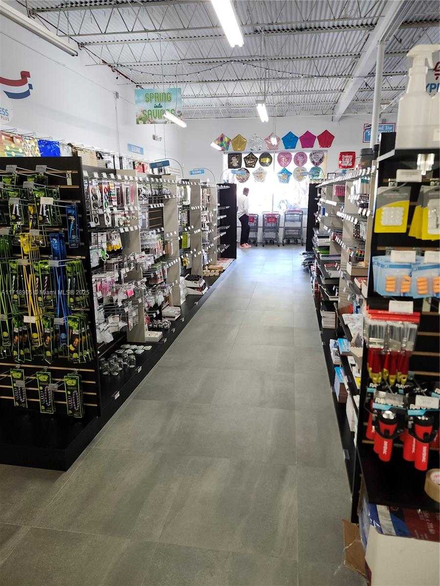 Small Image of 6920 CYPRESS RD, Plantation Number 3