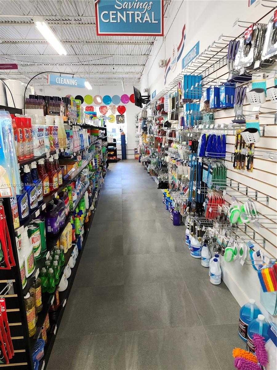 Small Image of 6920 CYPRESS RD, Plantation Number 5