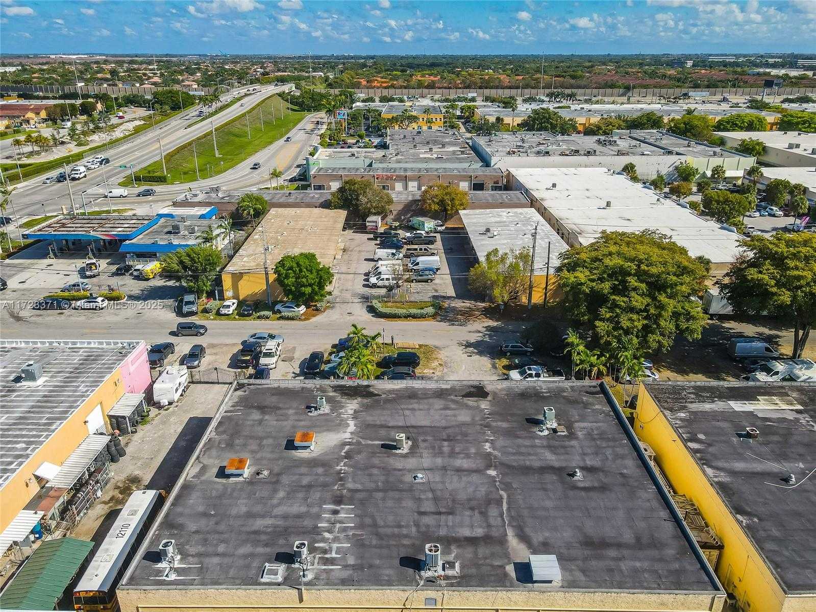 Small Image of 2700 W 79th St, Hialeah, FL 33016, USA Number 21
