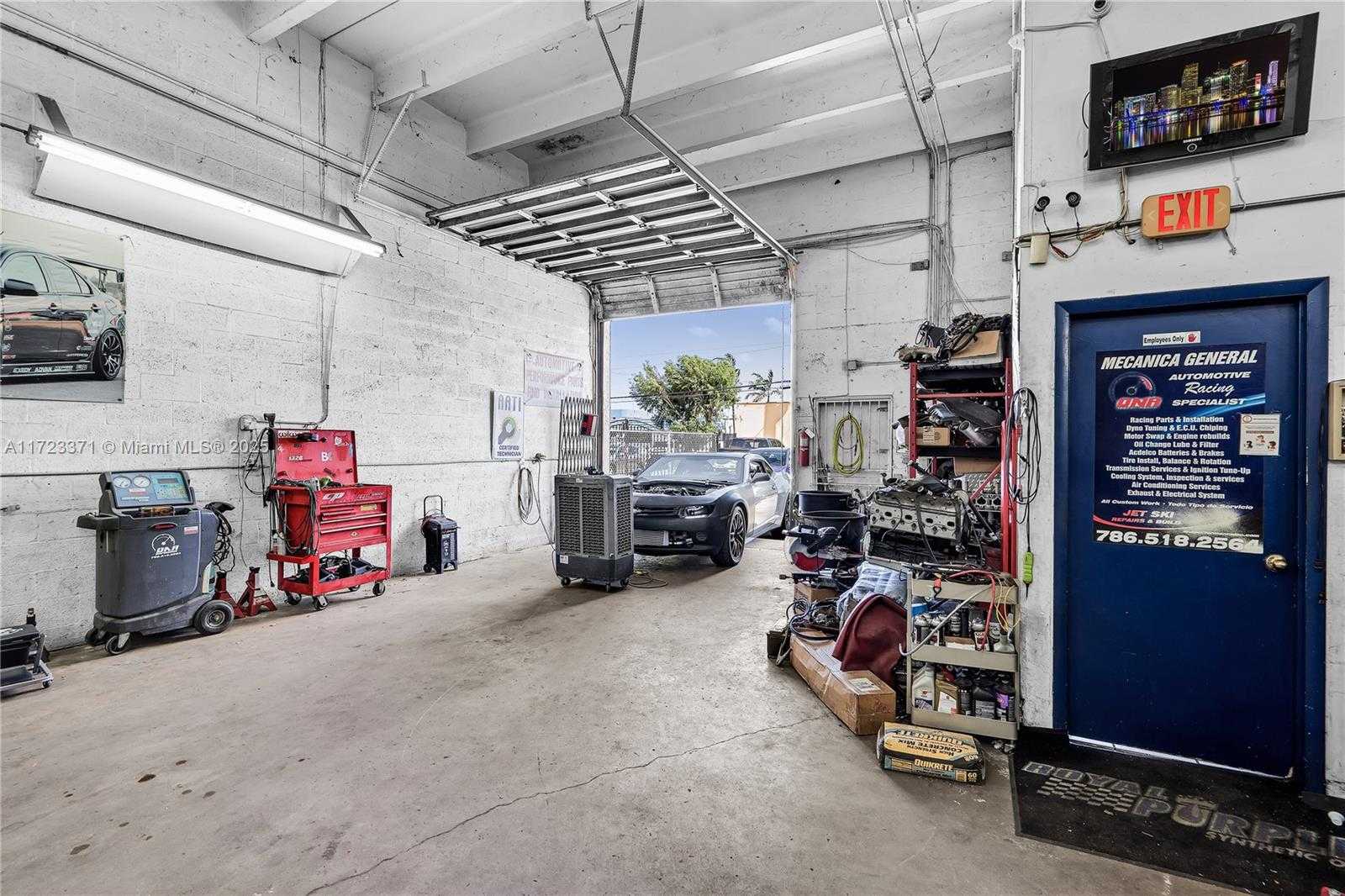 Small Image of 2700 W 79th St, Hialeah, FL 33016, USA Number 3