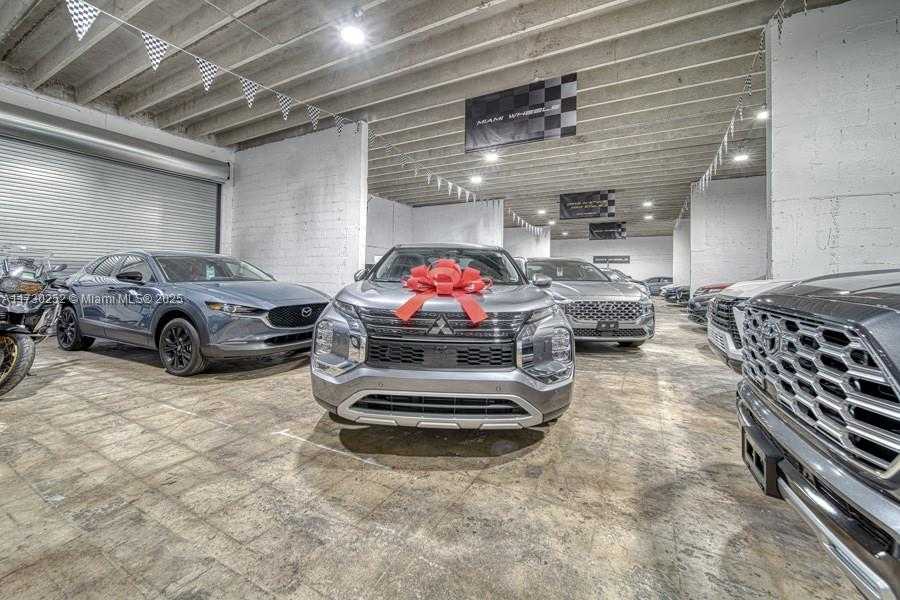Small Image of WHOLESALER FOR SALE IN MIAMI, Miami Number 11