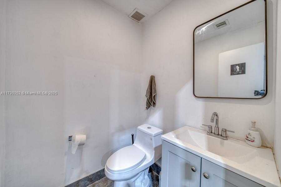 Small Image of WHOLESALER FOR SALE IN MIAMI, Miami Number 14