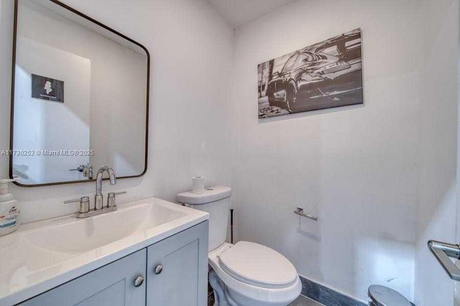 Small Image of WHOLESALER FOR SALE IN MIAMI, Miami Number 15