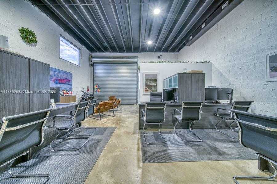 Small Image of WHOLESALER FOR SALE IN MIAMI, Miami Number 17