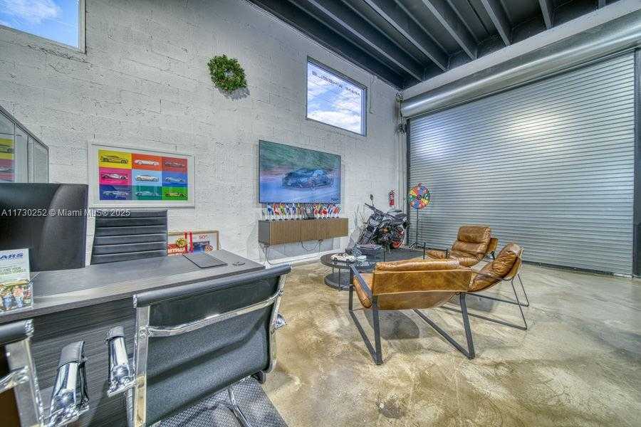Small Image of WHOLESALER FOR SALE IN MIAMI, Miami Number 19