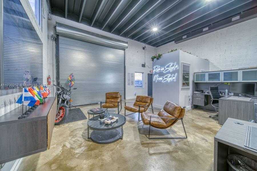 Small Image of WHOLESALER FOR SALE IN MIAMI, Miami Number 20
