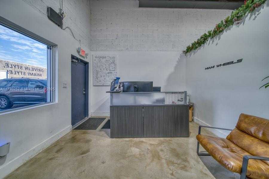 Small Image of WHOLESALER FOR SALE IN MIAMI, Miami Number 21