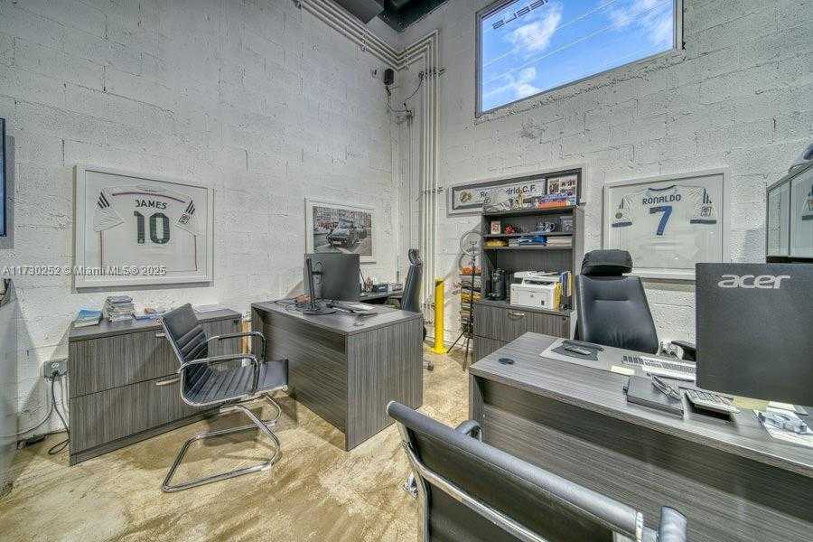 Small Image of WHOLESALER FOR SALE IN MIAMI, Miami Number 22