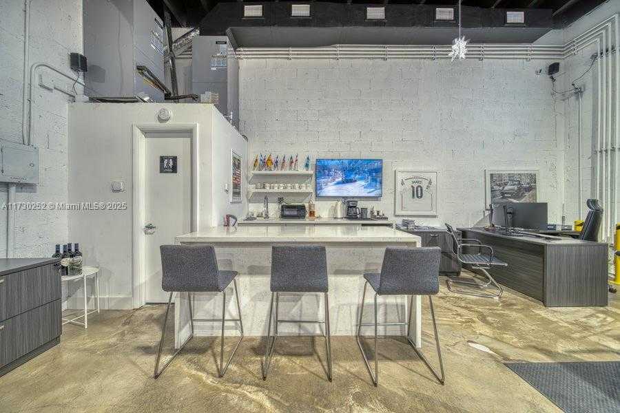 Small Image of WHOLESALER FOR SALE IN MIAMI, Miami Number 23