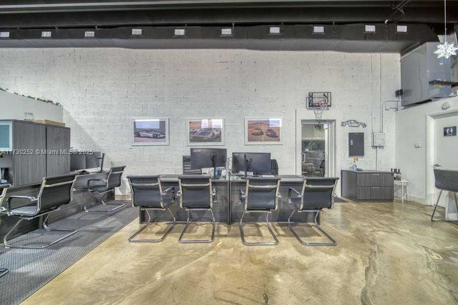 Small Image of WHOLESALER FOR SALE IN MIAMI, Miami Number 26