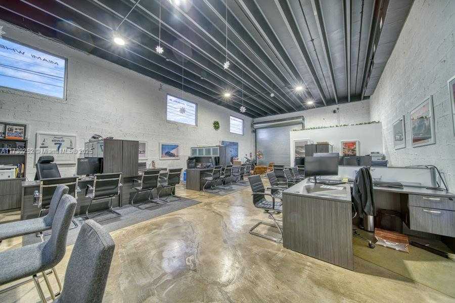 Small Image of WHOLESALER FOR SALE IN MIAMI, Miami Number 27