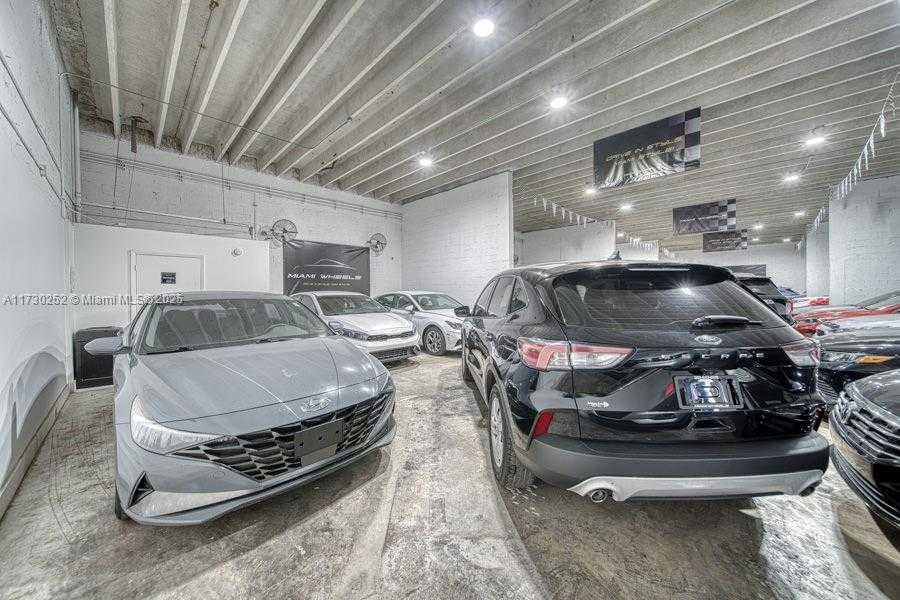 Small Image of WHOLESALER FOR SALE IN MIAMI, Miami Number 3