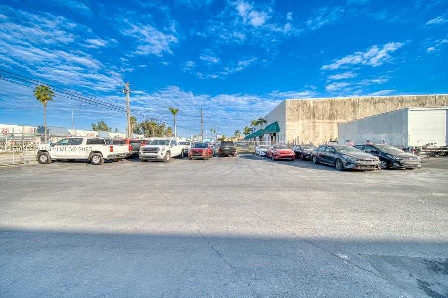 Small Image of WHOLESALER FOR SALE IN MIAMI, Miami Number 32
