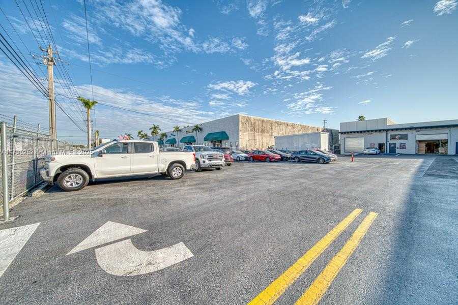 Small Image of WHOLESALER FOR SALE IN MIAMI, Miami Number 34