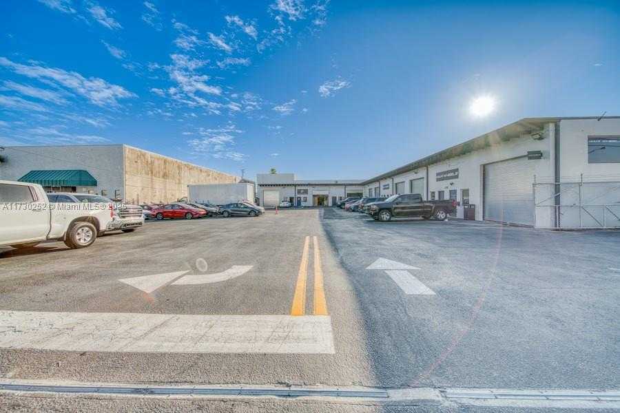 Small Image of WHOLESALER FOR SALE IN MIAMI, Miami Number 35
