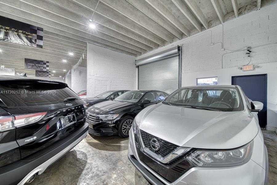 Small Image of WHOLESALER FOR SALE IN MIAMI, Miami Number 4