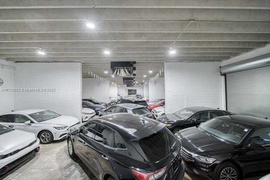 Small Image of WHOLESALER FOR SALE IN MIAMI, Miami Number 5