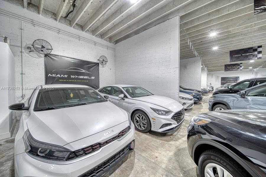 Small Image of WHOLESALER FOR SALE IN MIAMI, Miami Number 6