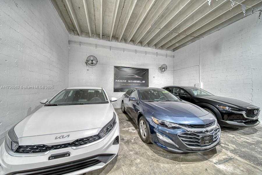 Small Image of WHOLESALER FOR SALE IN MIAMI, Miami Number 7
