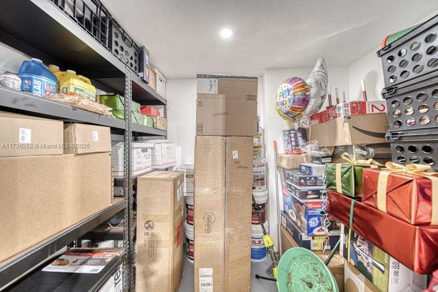 Small Image of WHOLESALER FOR SALE IN MIAMI, Miami Number 8