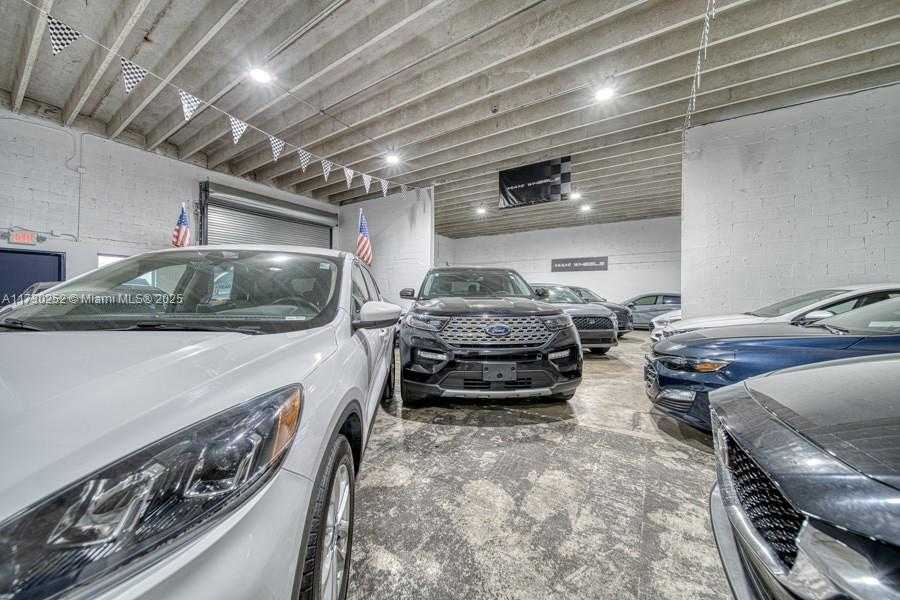 Small Image of WHOLESALER FOR SALE IN MIAMI, Miami Number 9