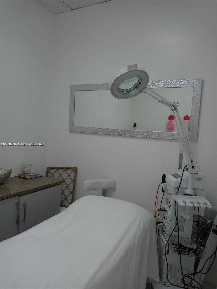 Small Image of 26055 SOUTH DIXIE HWY, Homestead Number 23