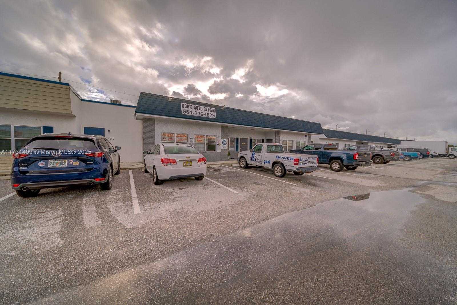 Small Image of 4850 NE 12TH AVE, Oakland Park Number 14