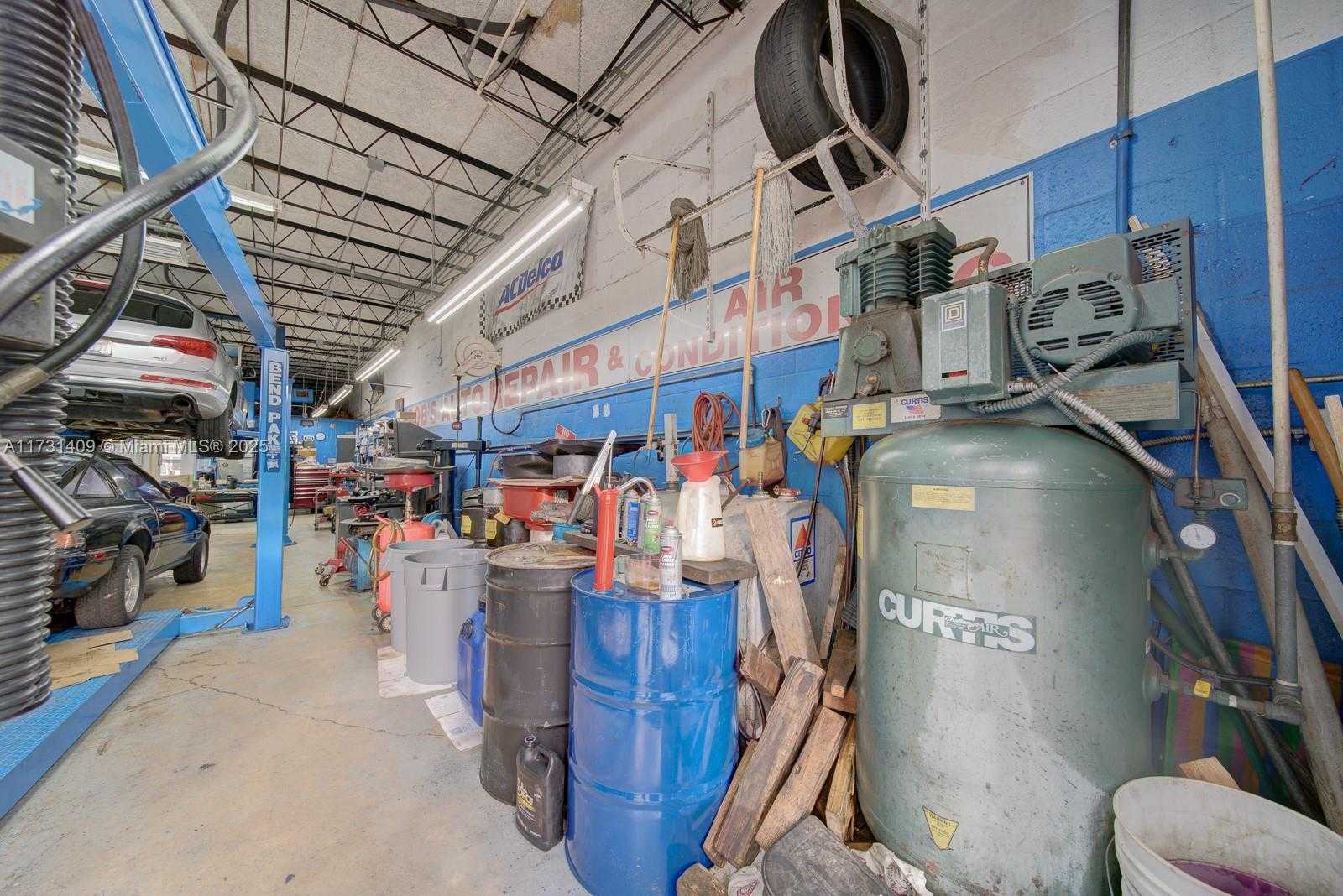 Small Image of 4850 NE 12TH AVE, Oakland Park Number 16