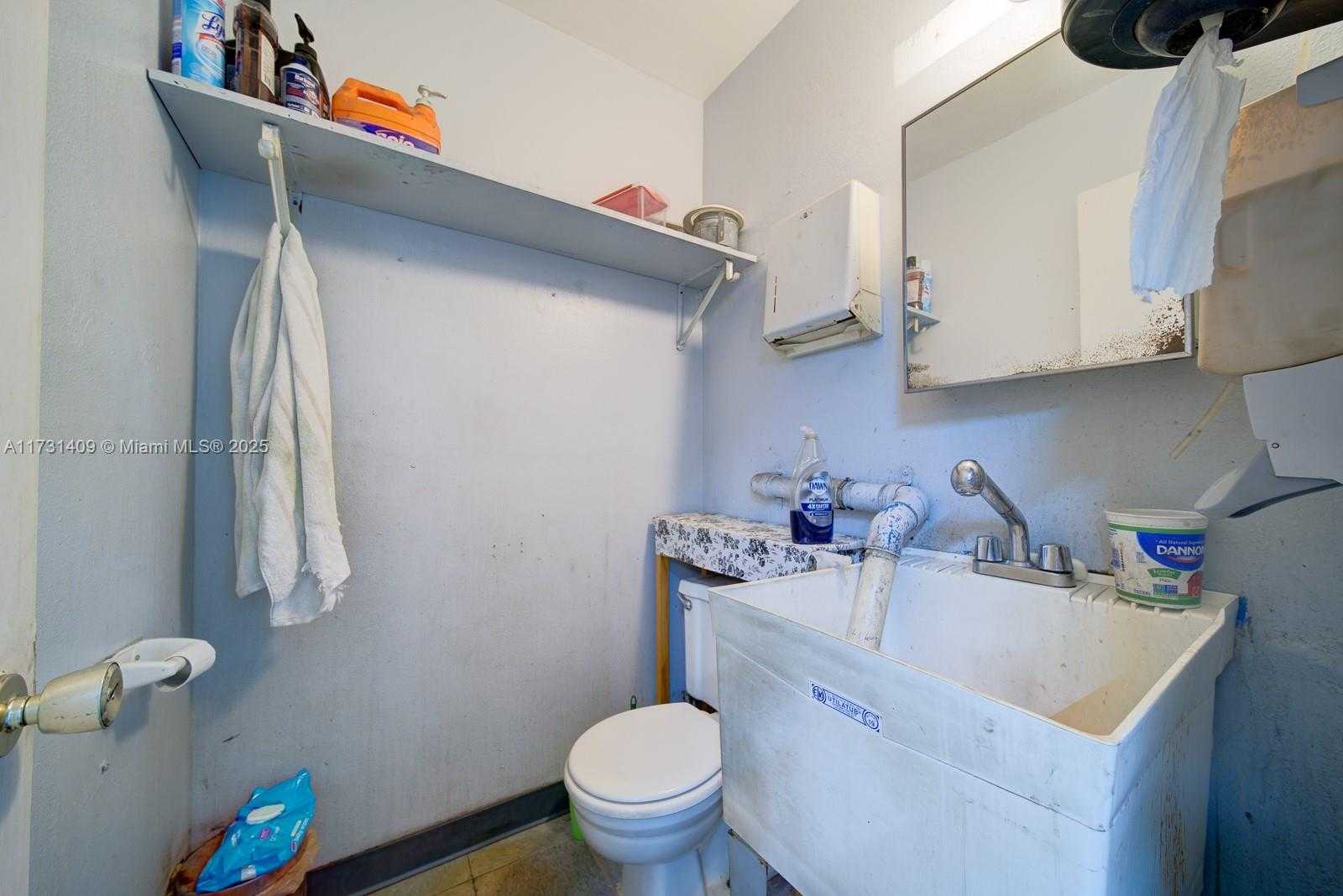 Small Image of 4850 NE 12TH AVE, Oakland Park Number 3