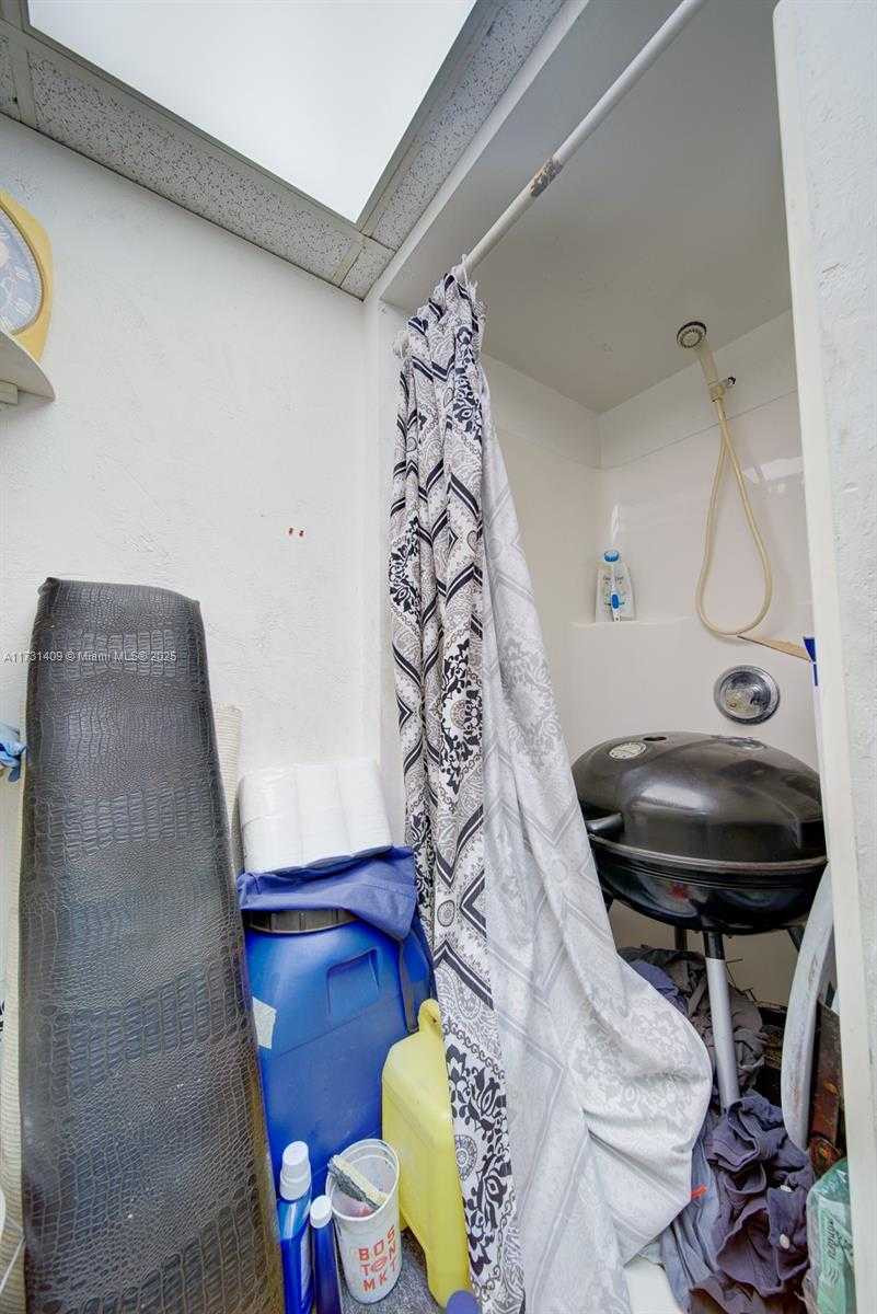 Small Image of 4850 NE 12TH AVE, Oakland Park Number 5