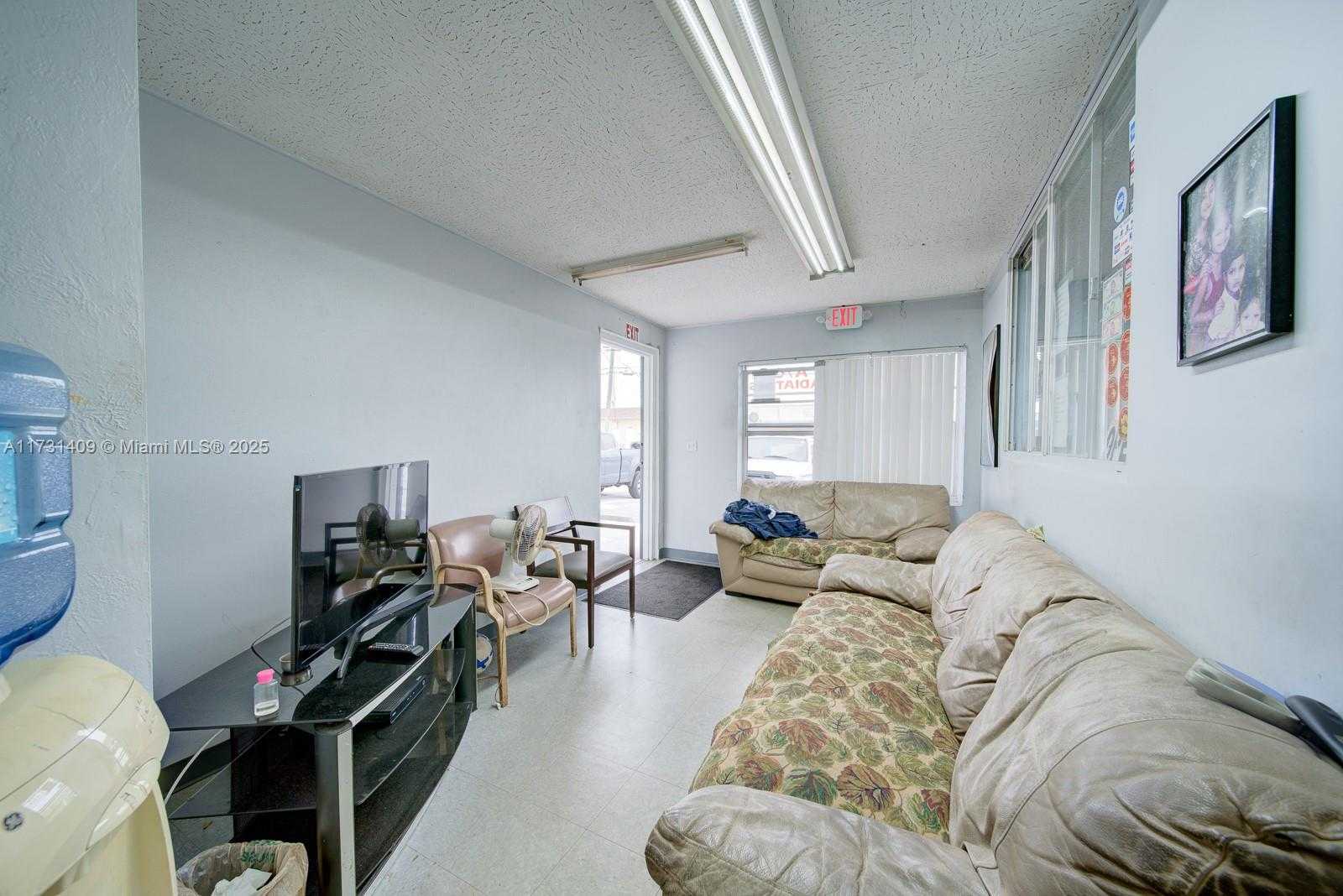 Small Image of 4850 NE 12TH AVE, Oakland Park Number 6