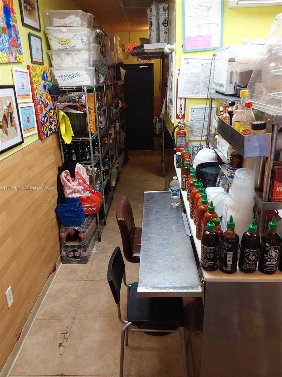 Small Image of 17010 WEST DIXIE HWY #G, North Miami Beach Number 4