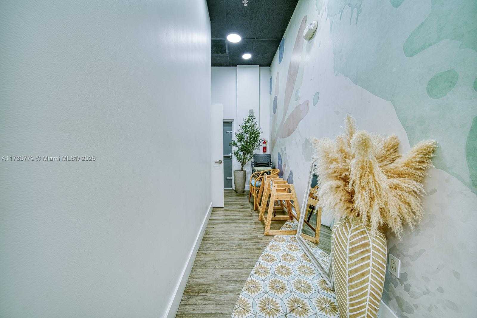 Small Image of ON BUSY BISCAYNE BOULEVARD, North Miami Beach Number 21
