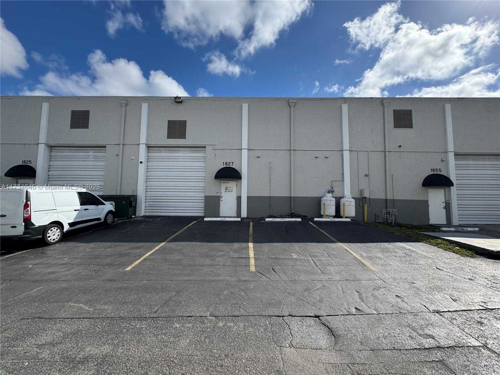 Small Image of 1805 SOUTH WEST 31ST AVE, Pembroke Park Number 2