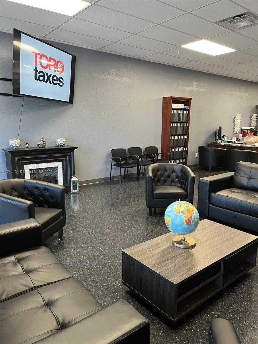 Small Image of 1035 NE 125th St, North Miami, FL 33161, USA Number 4