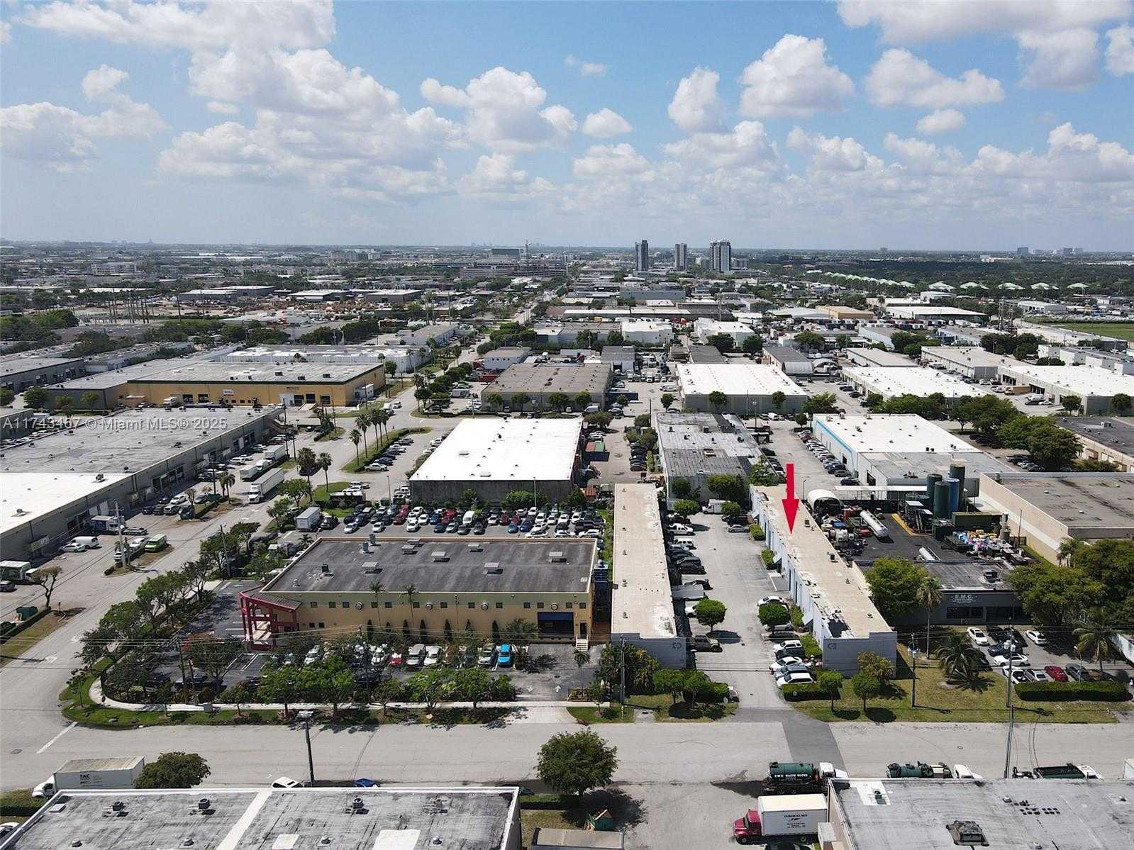 Small Image of 8450 NORTH WEST 68 ST, Doral Number 13