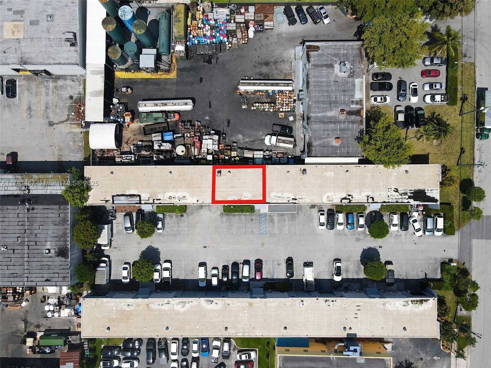 Small Image of 8450 NORTH WEST 68 ST, Doral Number 16