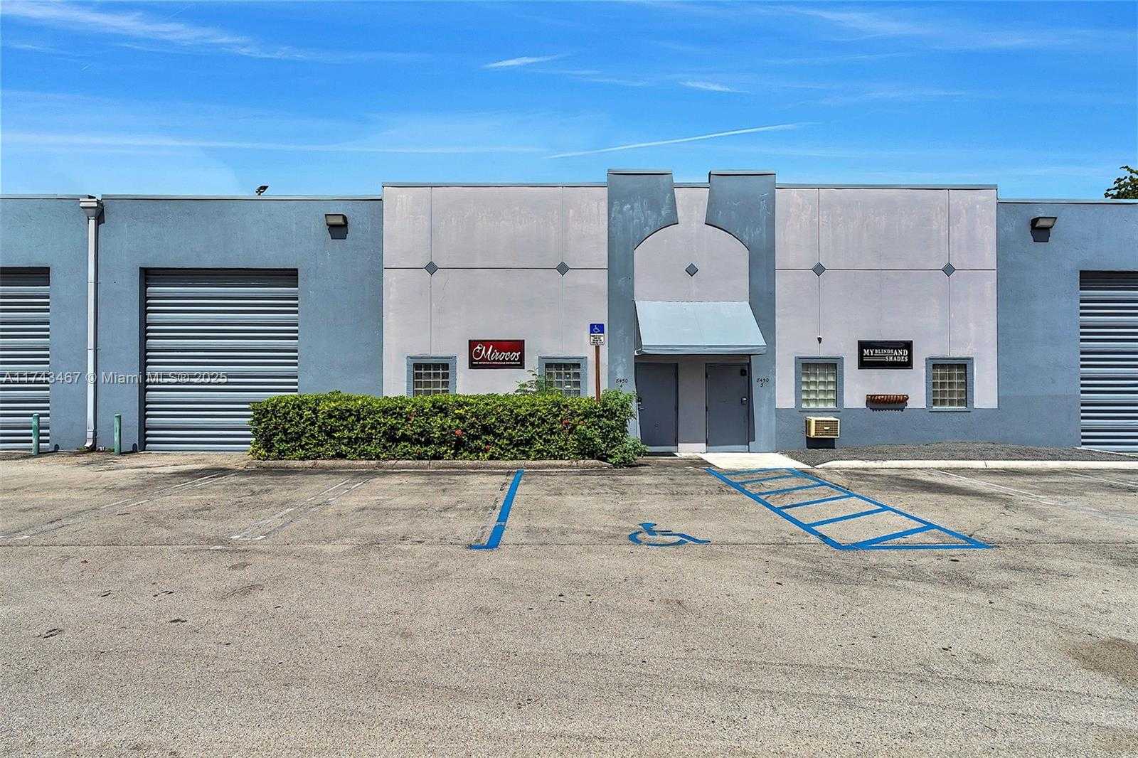 Small Image of 8450 NORTH WEST 68 ST, Doral Number 19