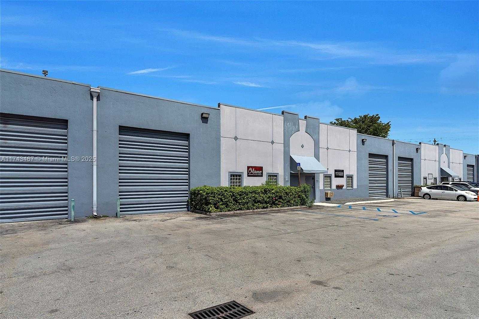 Small Image of 8450 NORTH WEST 68 ST, Doral Number 21