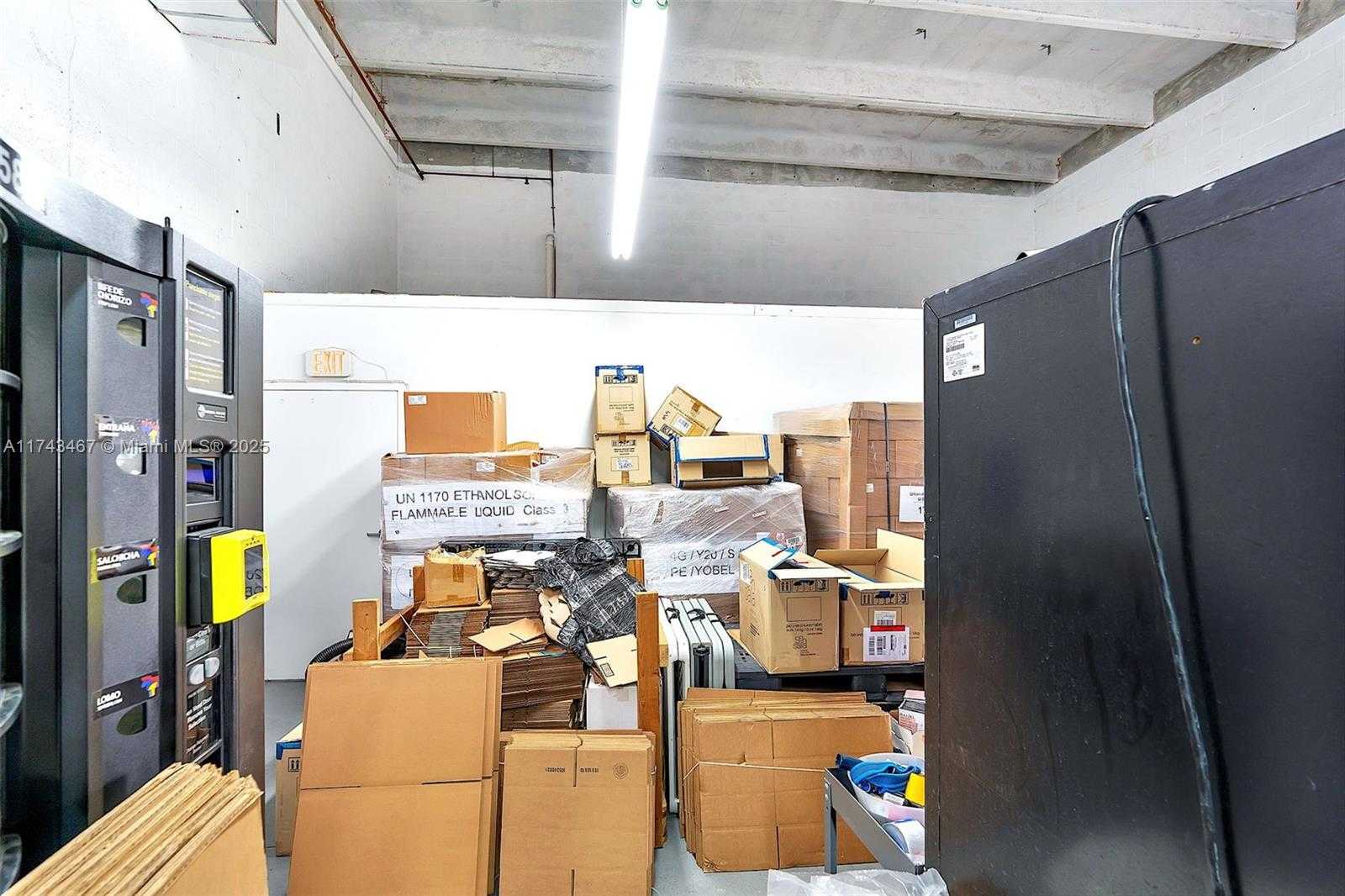 Small Image of 8450 NORTH WEST 68 ST, Doral Number 35