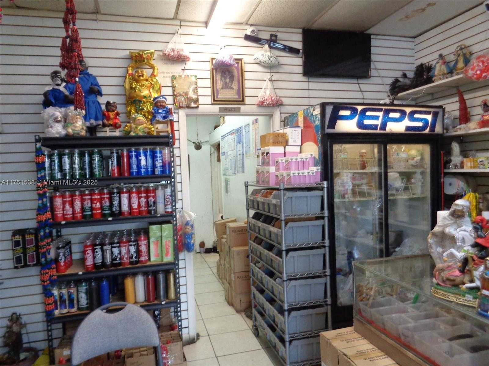 Small Image of 6515 Pembroke Rd, Hollywood, FL 33023, USA Number 13