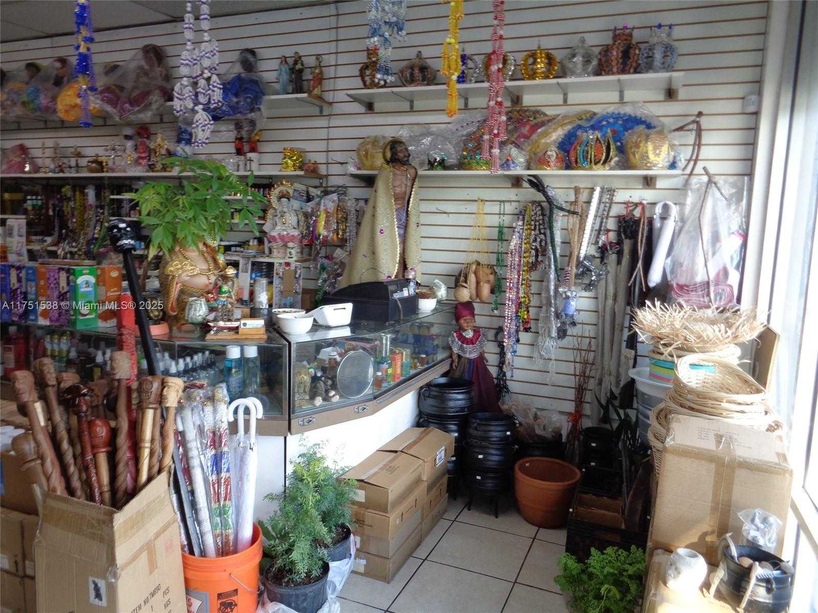 Small Image of 6515 Pembroke Rd, Hollywood, FL 33023, USA Number 8