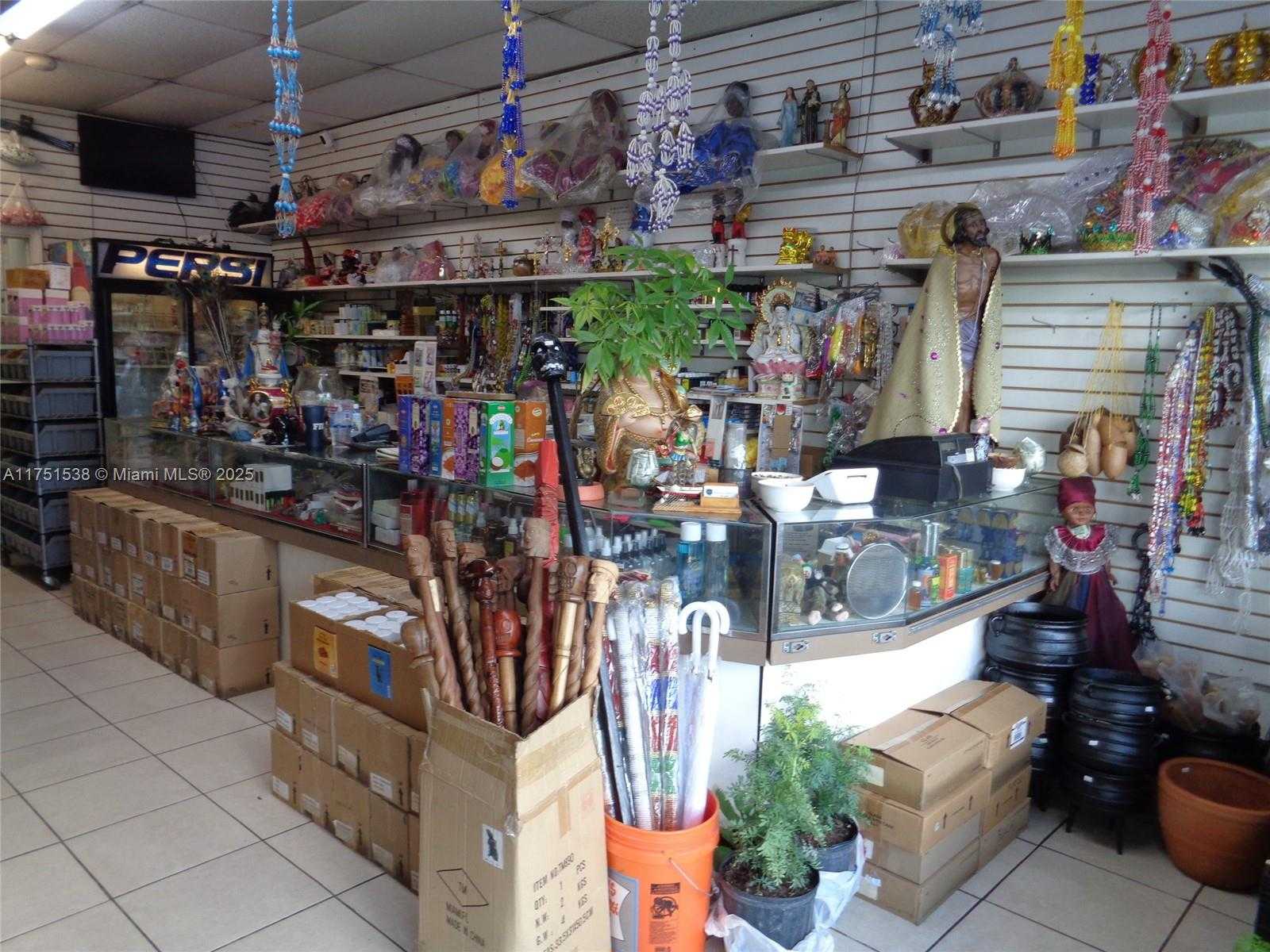 Small Image of 6515 Pembroke Rd, Hollywood, FL 33023, USA Number 9