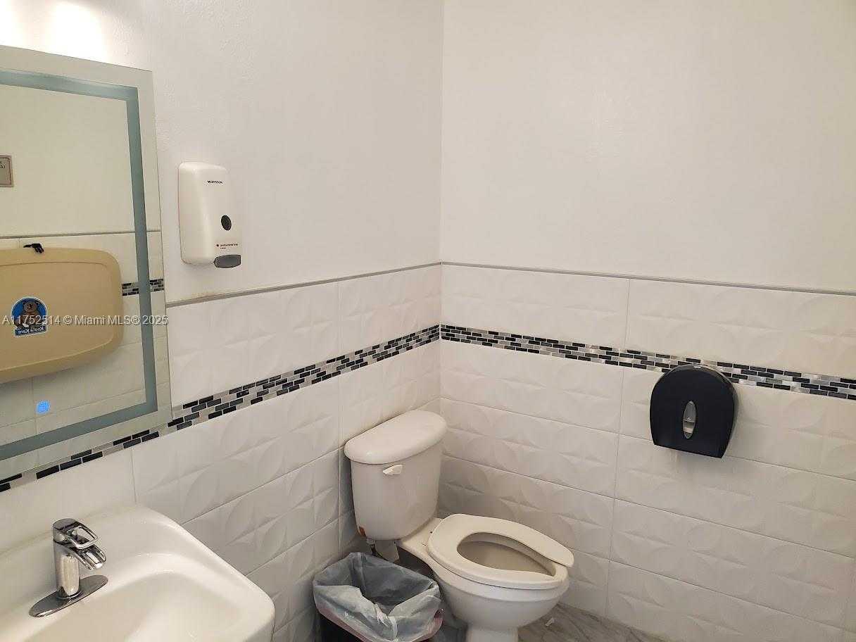 Small Image of 330 SOUTH STATE ROAD 7, Plantation Number 12